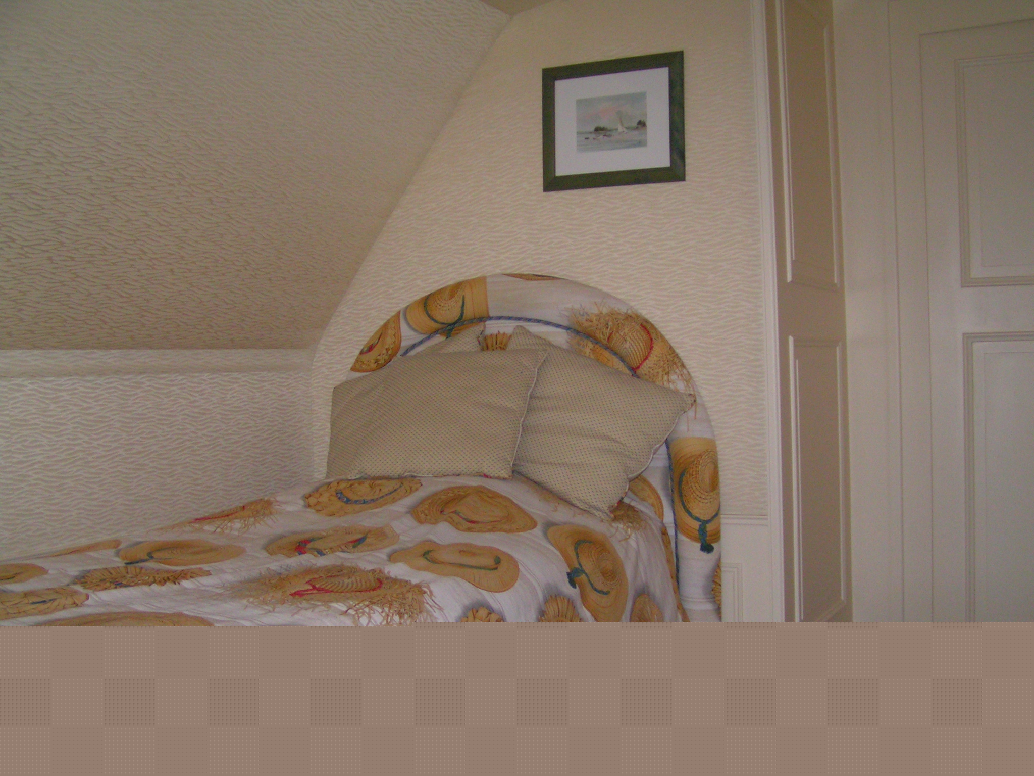 T�te de lit capitonn�e.