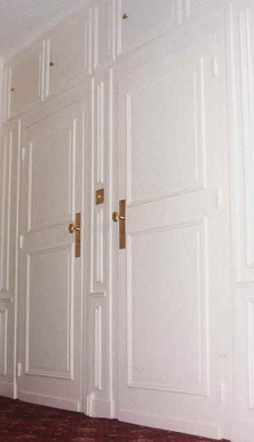 Portes et placards à reliefs